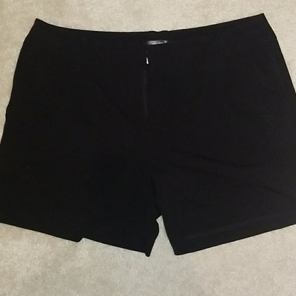 Daisy Fuentes Black Slack Dress Shorts